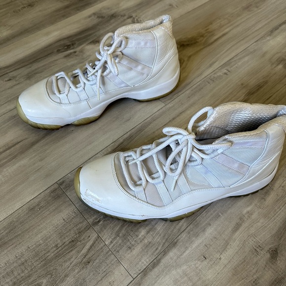 WHITE RETRO JORDAN 11 - Picture 8 of 12